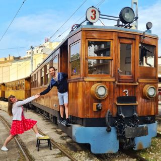 🇪🇦 Palma ➡️ Sollér 🤩 Cesta vláčkem z Palma de Mallorca do Sollér přináší spoustu krásné přírody a zážitkové cesty starým...
